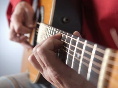 Hand und musikerbedingte Pathologien – therapeutische Ansätze für Musikerinnen und Musiker